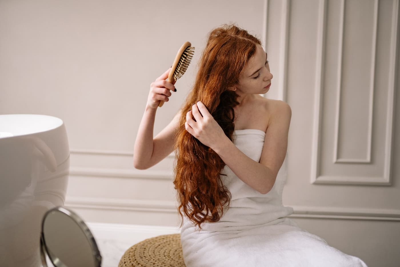 Chute saisonnière cheveux : comprendre et agir