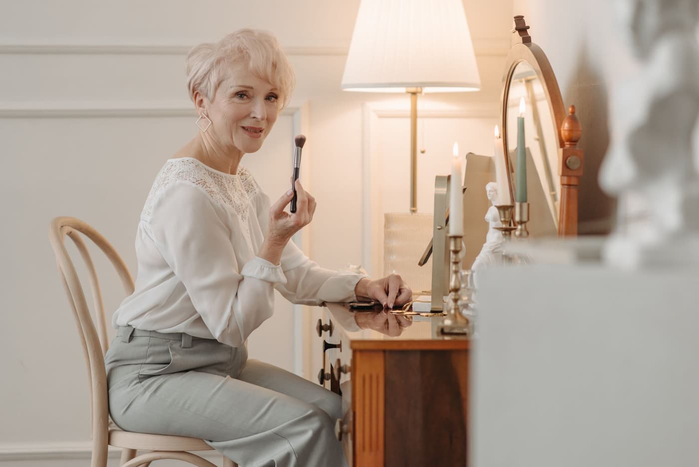 Couvrir ses cheveux blancs : les options