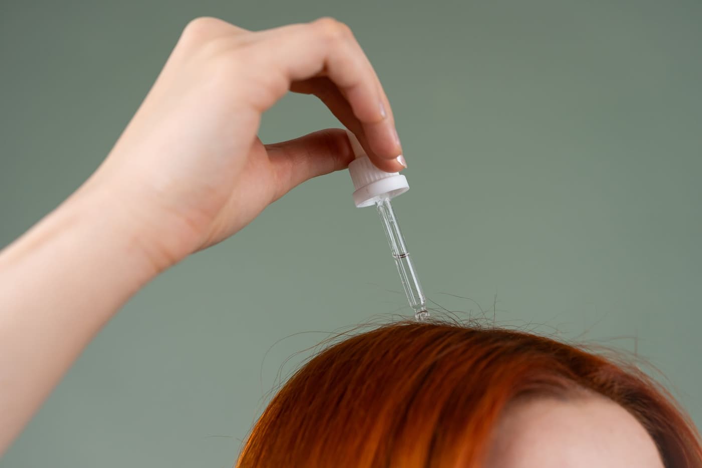 Shampoing pellicules grasses : comment s'en débarrasser